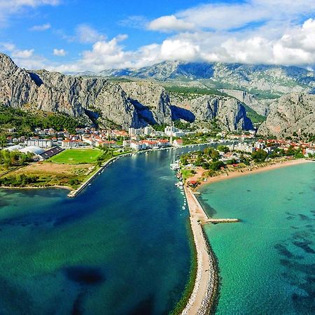 Lovely Home In Omis With Kitchen Exterior foto